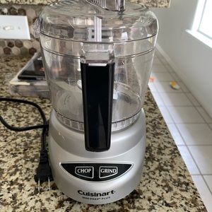 Small Cuisinart Food Processor -moving sale - bundle 2 or more items for $5 each